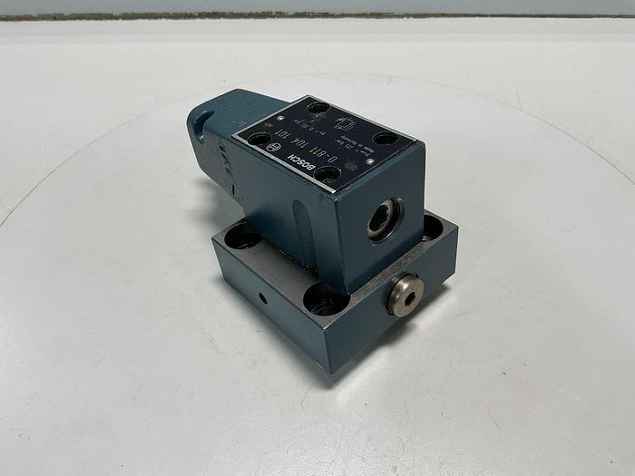 Used BOSCH 0 811 104 101