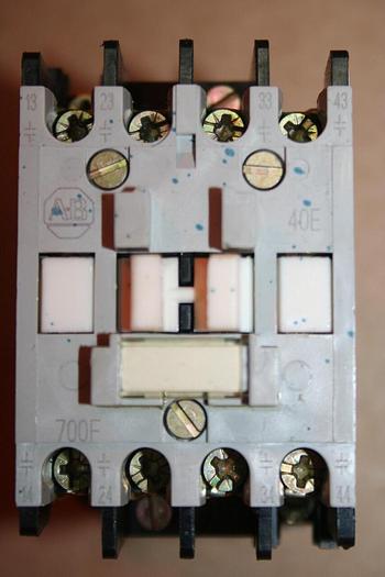 Used ALLEN BRADLEY Relay 700-F400A1 SER C USED