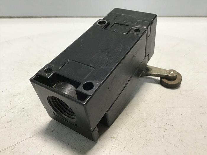 Used SQUARE D Limit Switch 9007-AEQ2699 Used