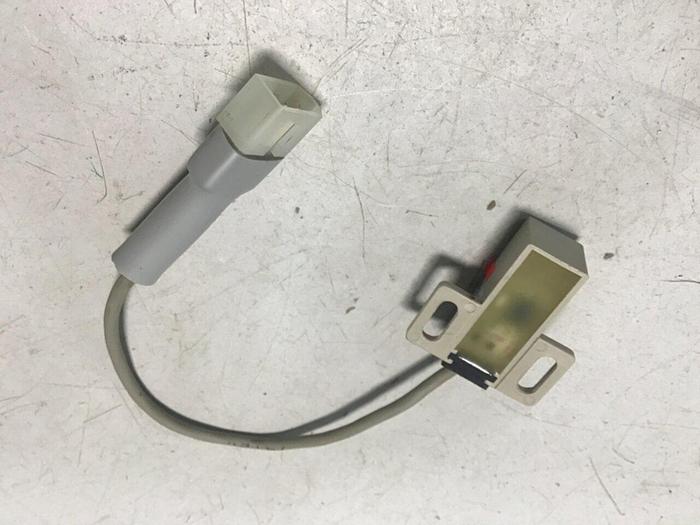 Used FUJI ELECTRIC Proximity Switch PE-B4D3 #128399