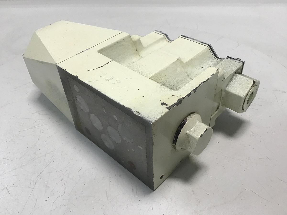 Used VICKERS DG4V-5-22A-M-P7L-H-6-30