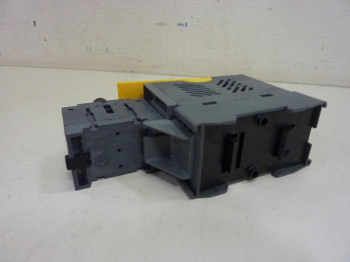 Used BUSSMANN 30 Amp Fuse Block OPM-1038RSW #58683