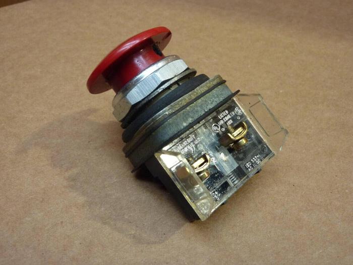 Used ALLEN BRADLEY Push Button 800T-D6 RED #38200