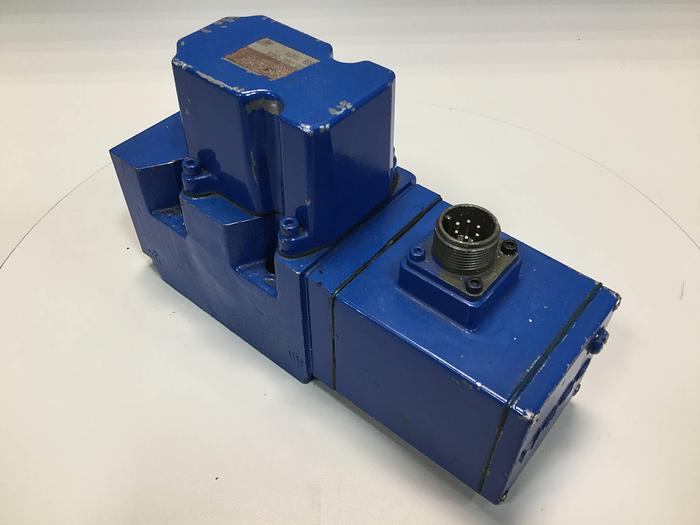 Used MOOG Servo Valve J661-040A Used