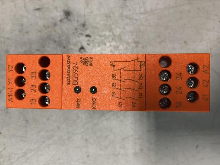SAFEMASTER Safety Relay BG5924.48 #138403