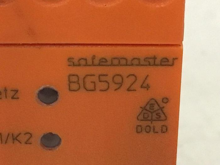 Used SAFEMASTER Safety Relay BG5924.04 #138354