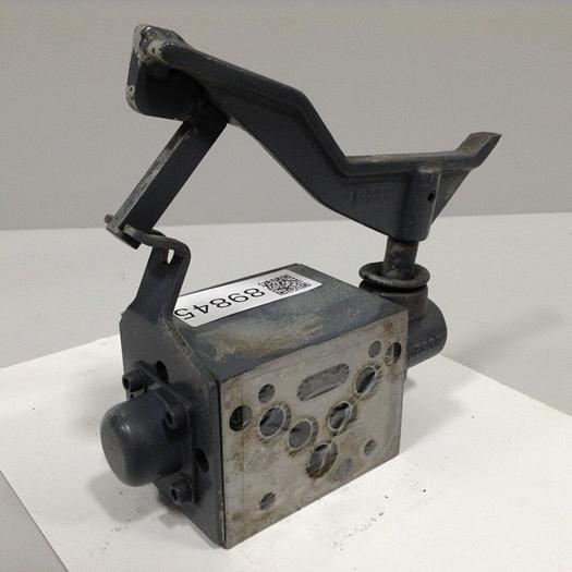 Used PARKER Directional Control Valve D3ML4B10X4384 #89845