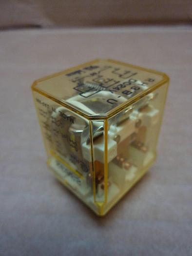 Used IDEC Relay RH3B-U #24560