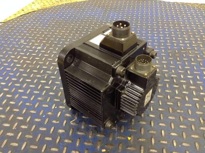 Used YASKAWA ELECTRIC AC Servo Motor SGMG-20A2ABS #74911