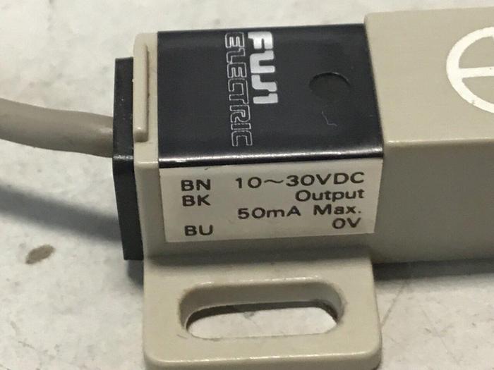 Used FUJI ELECTRIC Proximity Switch PE-B4D3 #128409