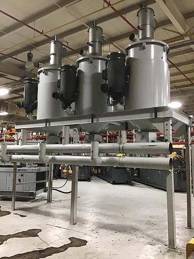 Used CINCINNATI MILACRON Dryer w/ 3 Hoppers & Loaders DD-1700 HOP USED