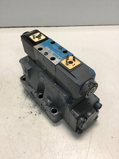 Used VICKERS Directional Valve DG4V-3-6C-M-U-HL7-60 Used