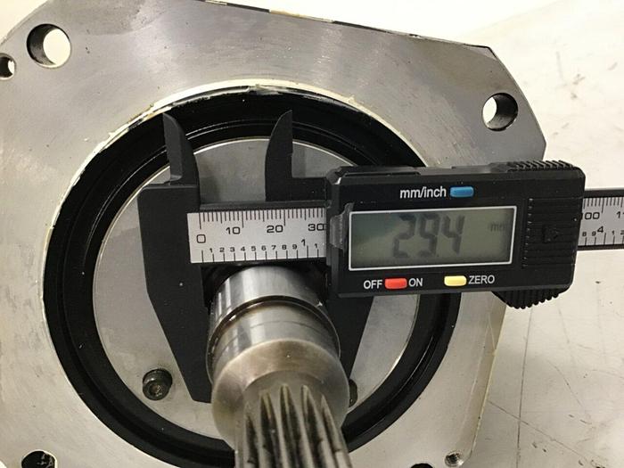 Used YASKAWA ELECTRIC AC Servo Motor SGMDH-12A2A-YR12 #125350