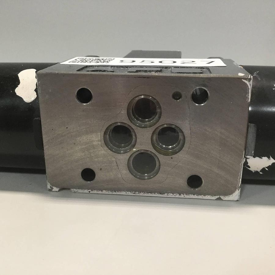 Used TOKIMEC Directional Control Valve DG4V-3-6C-M-P7-H-7-52 USED