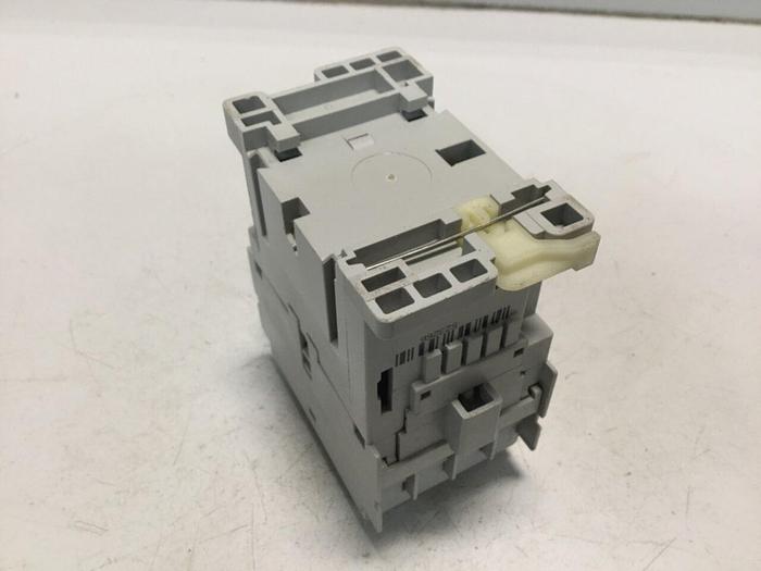 Used ALLEN BRADLEY Contactor 100-C09.10 SER A #104129