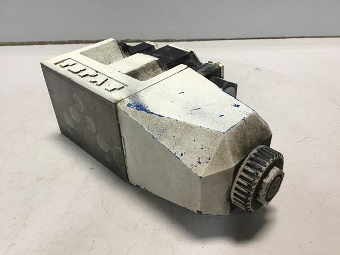 Used VICKERS Valve DG4V-5-2A-M-P7L-H-6-30 Used