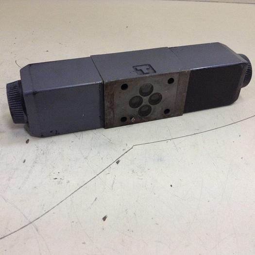 Used VICKERS Directional Valve DG4V-3-6C-M-U-HL7-60 Used
