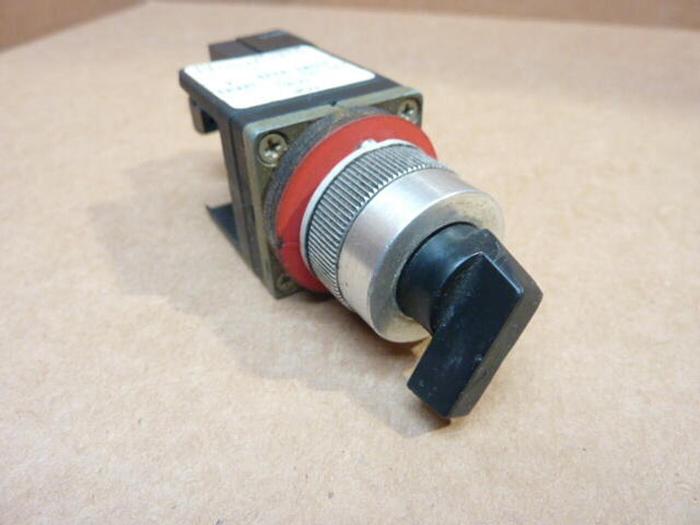 Used ALLEN BRADLEY Selector Switch 800MR-HX2B #38163