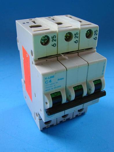 Used GENERAL ELECTRIC / GE 4 Amp Circuit Breaker V07304 #10125