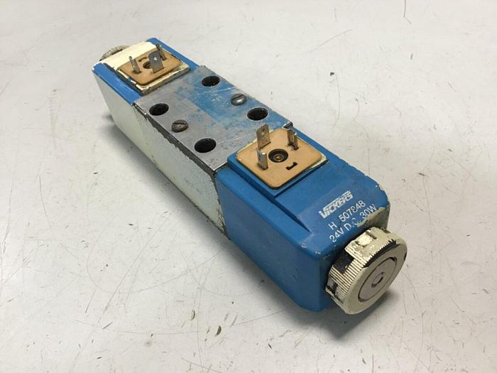 Used VICKERS Directional Valve DG4V-3-6C-M-U-HL7-60 Used