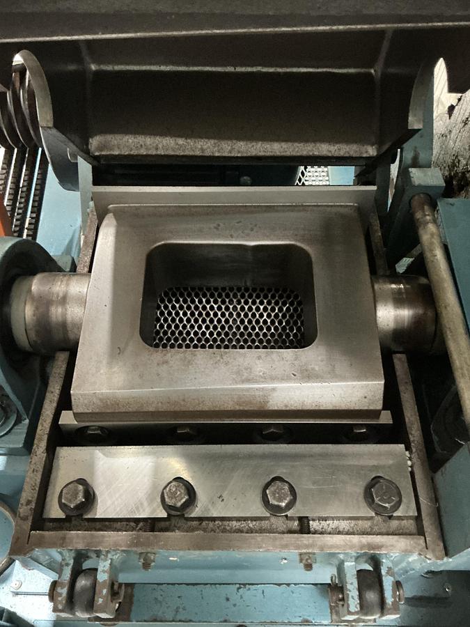 Used CINCINNATI MILACRON GRINDER GRANULATOR 912SIL