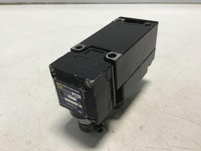 Used SQUARE D Limit Switch 9007-AEQ2699 Used