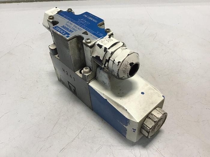 Used VICKERS Valve DG4V-3-2A-M-P7-H-7-T10-50 #134412