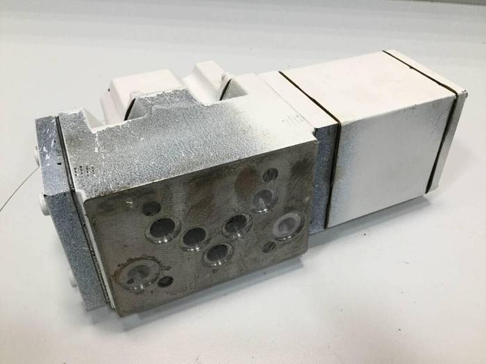 Used MOOG Servo Valve J661-023A Used