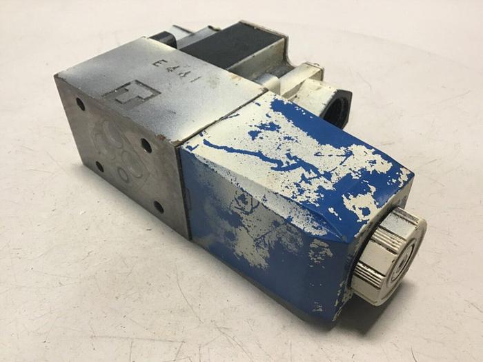 Used VICKERS Directional Control Valve DG4V32AMP7H7P2050 #129668