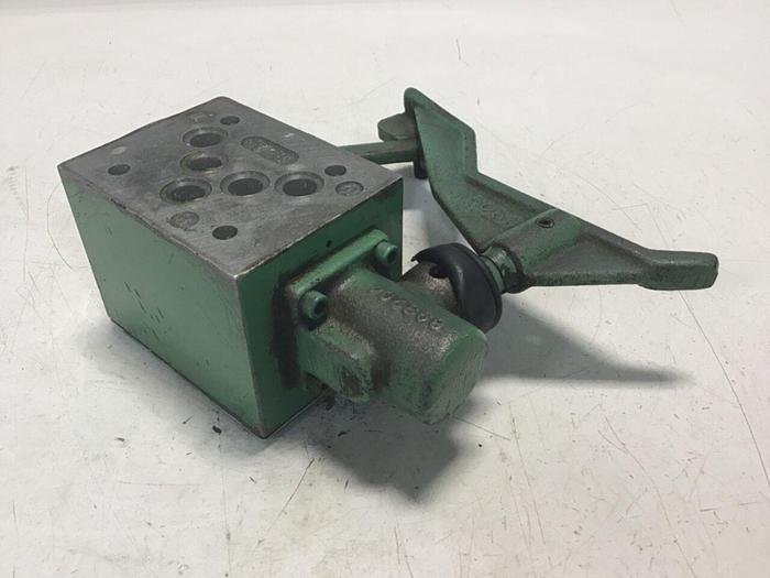 Used PARKER Directional Control Valve D3ML4B10X4384 #142438