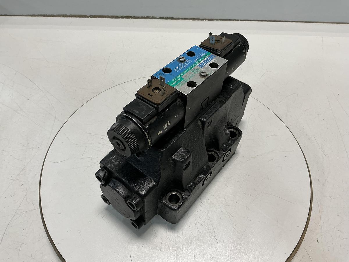 Used VICKERS DG4V-3S-6C-M-U-HL7-60-EN490-B13