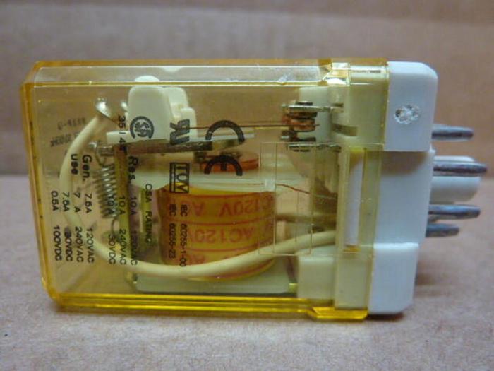 Used IDEC Relay RR2P-U #76415