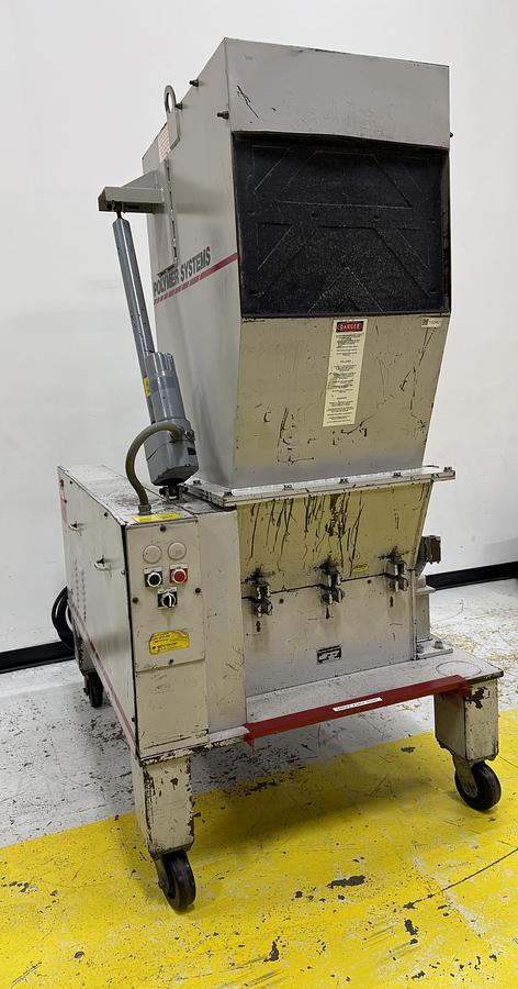 Used HOSOKAWA POLYMER SYSTEMS Grinder Granulator 1624 SPL USED #150424