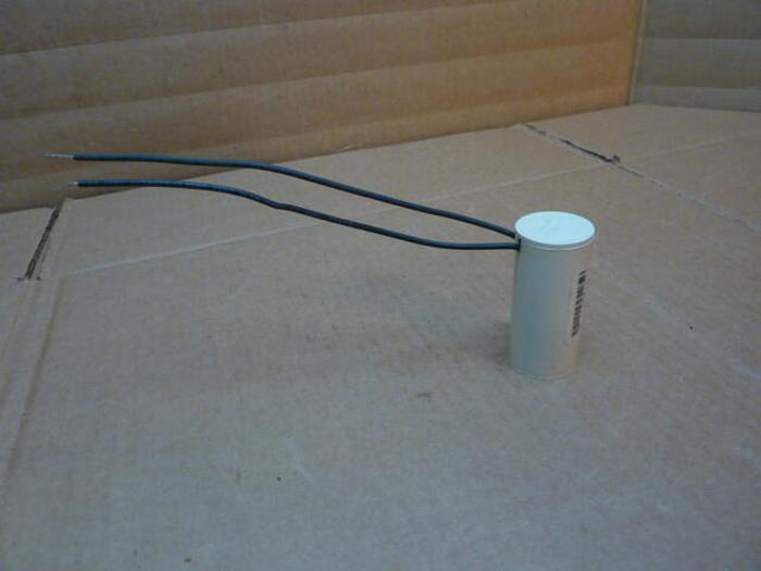 ADVANCE BALLAST Capacitor 7C050L33 New