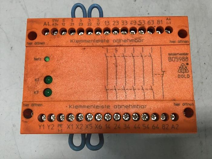 Used DOLD Safemaster Safety Relay B05988.61/324 USED