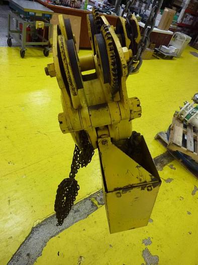 Used YALE HOISTS Trolley Chain Hoist D-190402 Used