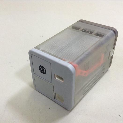 Used ALLEN BRADLEY Relay 700-HAX2Z24 SER C #76326