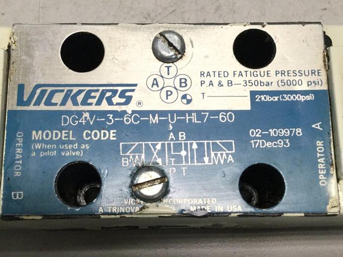 Used VICKERS Directional Valve DG4V-3-6C-M-U-HL7-60 Used
