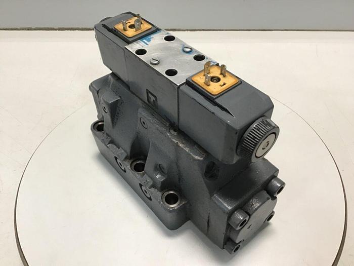 Used VICKERS Solenoid Directional Valve DG4V-3-6C-M-U-HL7-60-B13 Used