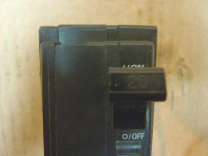 Used SQUARE D 20 Amp Circuit Breaker QO220 #27625