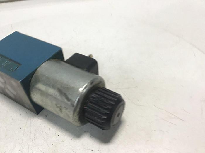Used BOSCH Directional Valve 0 810 091 227 #124476