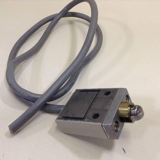 Used OMRON Limit Switch D4C-9049 #72343