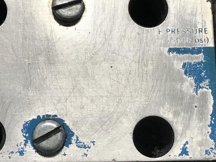 Used VICKERS Solenoid Directional Valve DG4V-3-6C-M-U-HL7-60-B13 Used