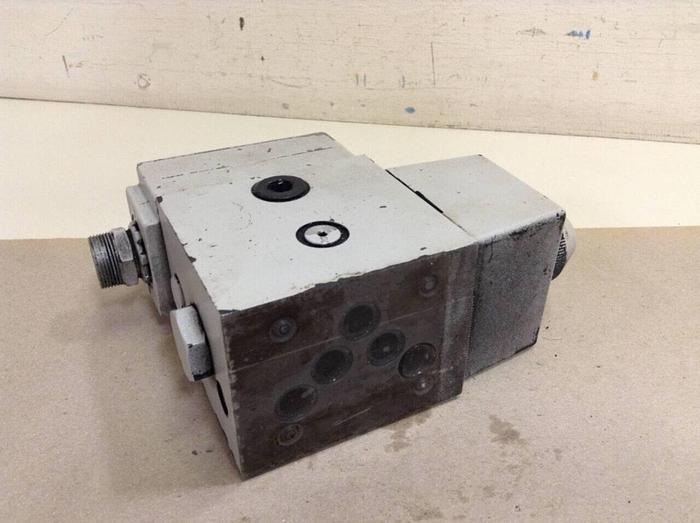 Used VICKERS Directional Valve 02-119767DG4S4W012AB60 Used