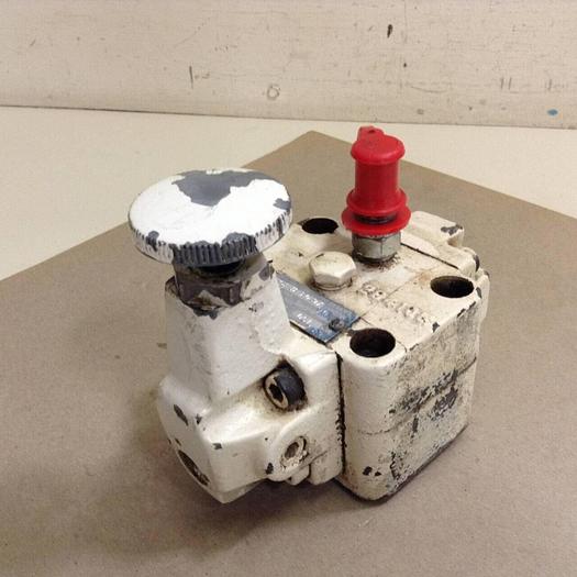 Used VICKERS Relief Valve XG033F22 #68957