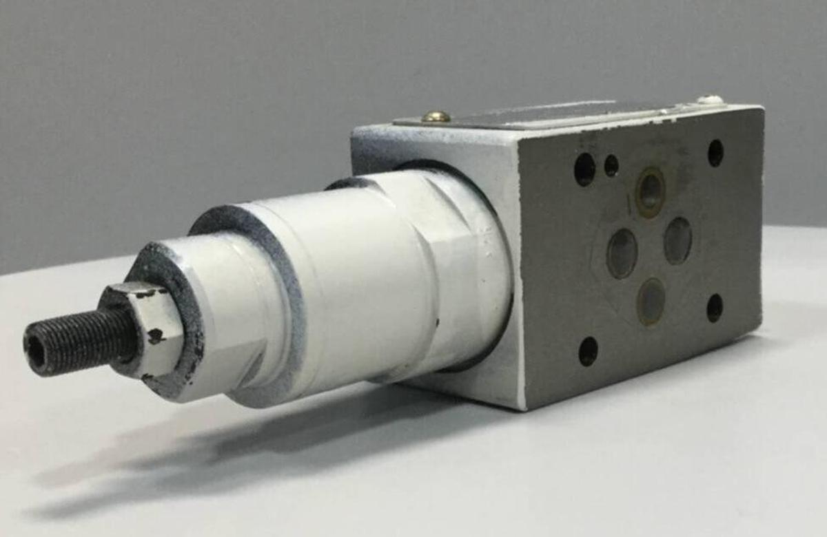 Used VICKERS Tokimec Valve DGMX23PBBWB40J USED