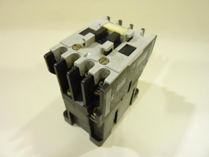 Used ALLEN BRADLEY Contactor 100-A12ND3 SER B #41828