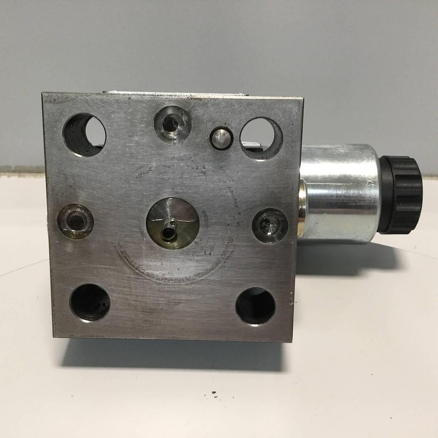 Used REXROTH Valve 4WE6D62EG24N9K4 Used