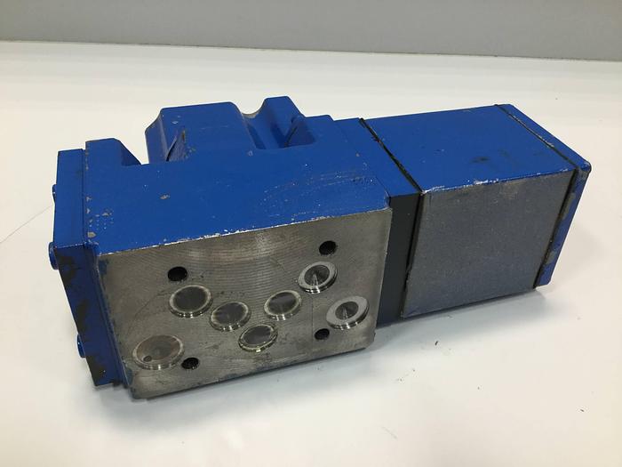 Used MOOG Servo Valve J661-040A Used