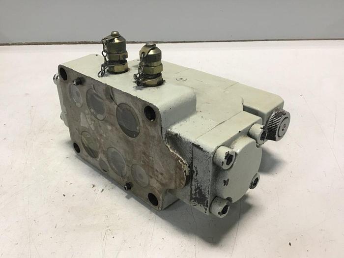 Used VICKERS Directional Valve DG4V-3-6C-M-U-HL7-60 Used